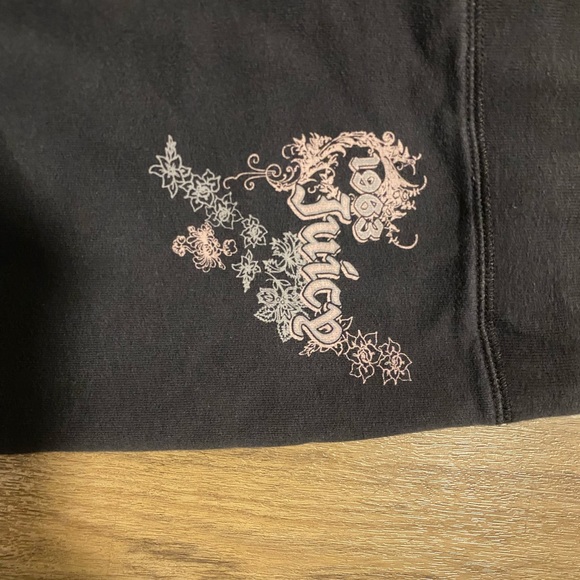 Simple grey juicy sweats with cute pink detailing - Picture 7 of 8